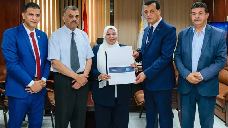 مدير تعليم سوهاج يكرم فريق مركز التطوير التكنولوجي