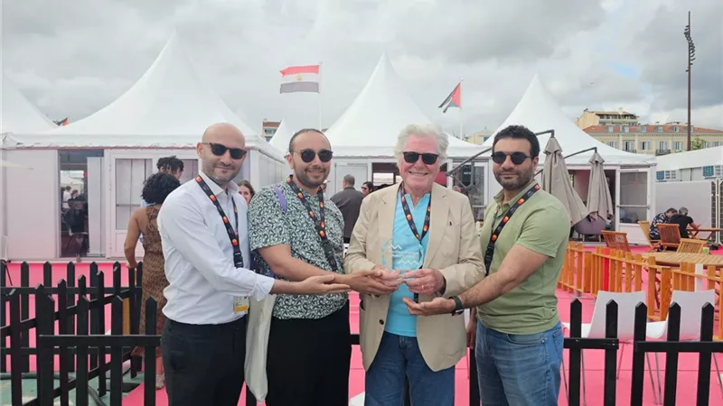 جناح مهرجان القاهرة السينمائي يفوز بجائزة أفضل جناح في سوق كان السينمائي
