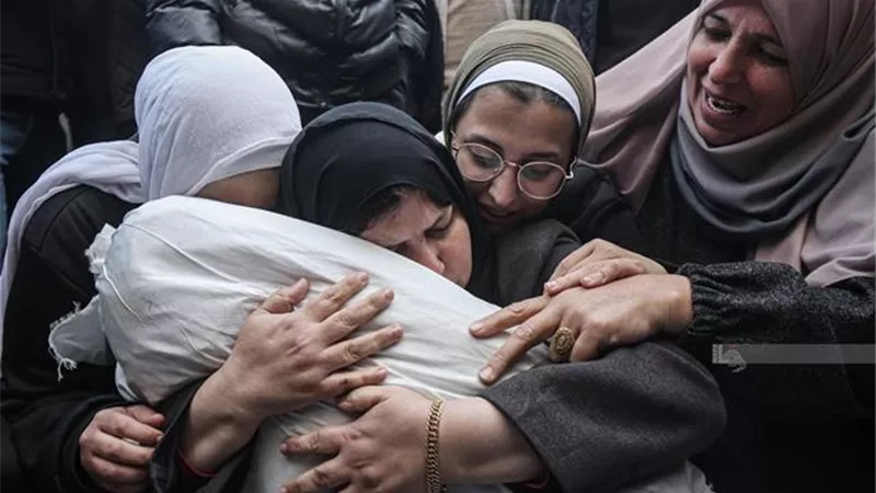 شهداء ومصابون جراء غارة للاحتلال استهدفت خيمة نازحين في منطقة المواصي غرب خان يونس