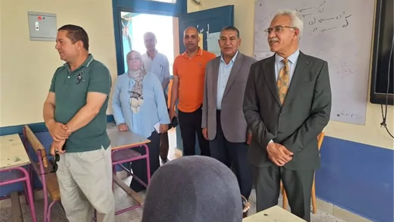 مدير تعليم الإسماعيلية يتفقد امتحانات المواد الغير مضافة للمجموع