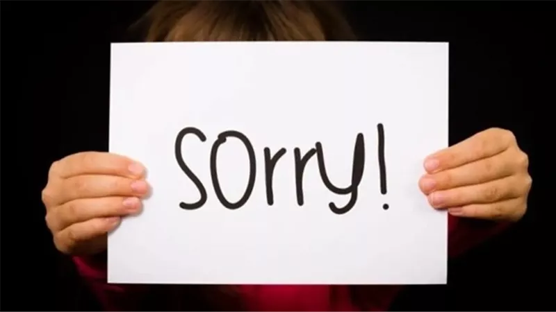 كيف تعتذر دون أن تتنازل؟ دليل عاطفي للحفاظ على كرامتك ومشاعرك