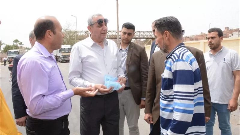 محافظ الغربية يتفقد مواقع تخزين القمح بطنطا