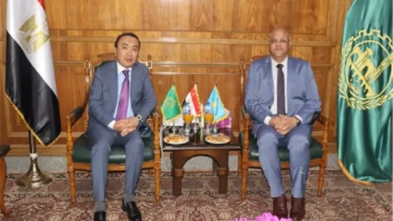 محافظ القليوبية يبحث مع سفير كازاخستان التعاون وتوأمة المدن