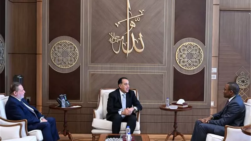 رئيس الوزراء يستقبل نائب المدير العام لصندوق النقد الدولي والوفد المرافق له