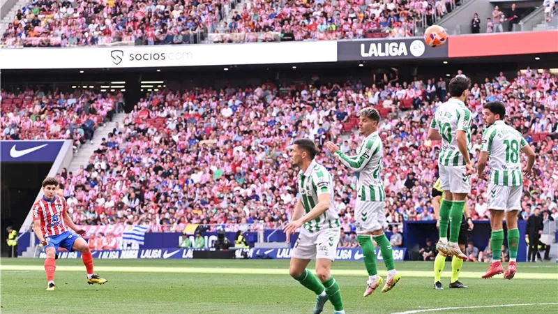 أتلتيكو مدريد يكتسح ريال بيتيس برباعية في الدوري الإسباني