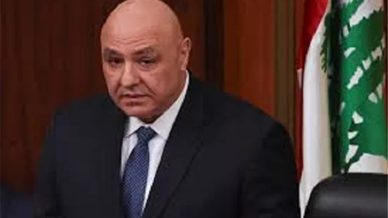 رئيس لبنان يغادر مطار بيروت إلى القاهرة