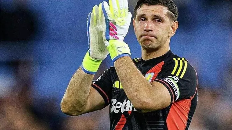 مانشستر يونايتد ينافس برشلونة على التعاقد مع مارتينيز