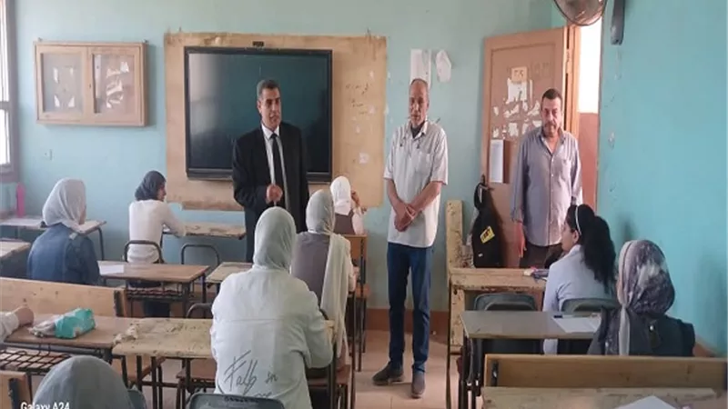 مدير ووكيل تعليم الخانكة يتابعان الامتحانات في مدارس أبوزعبل