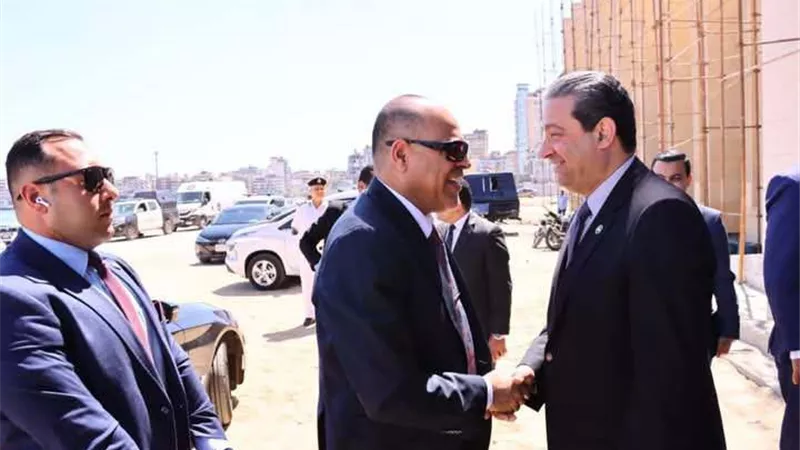 محافظ دمياط يبحث مخطط إطلاق فرص تدريبية بالمجان لتأهيل الشباب