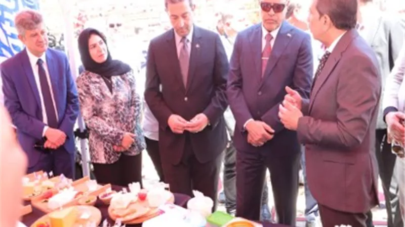 وزير العمل يتفقد معرضاً بدمياط يقدم منتجات بأسعار مخفضة للمواطنين