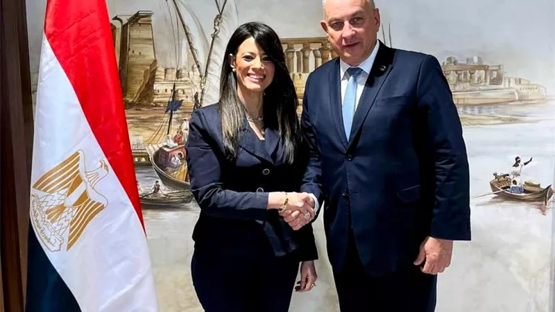 المشاط تبحث مع المفوض الأوروبي للشراكات الدولية تعزيز العلاقات