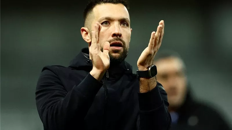 رسميًا.. أياكس يعلن رحيل فاريولي بعد خسارة لقب الدوري الهولندي