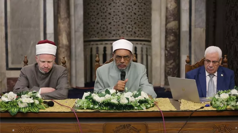 دلالات حديث القرآن الكريم عن الجبال بالملتقى في الجامع الأزهر