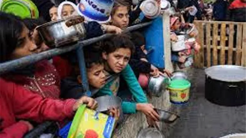 جيش الاحتلال: 5 شاحنات محملة بالمساعدات دخلت إلى قطاع غزة