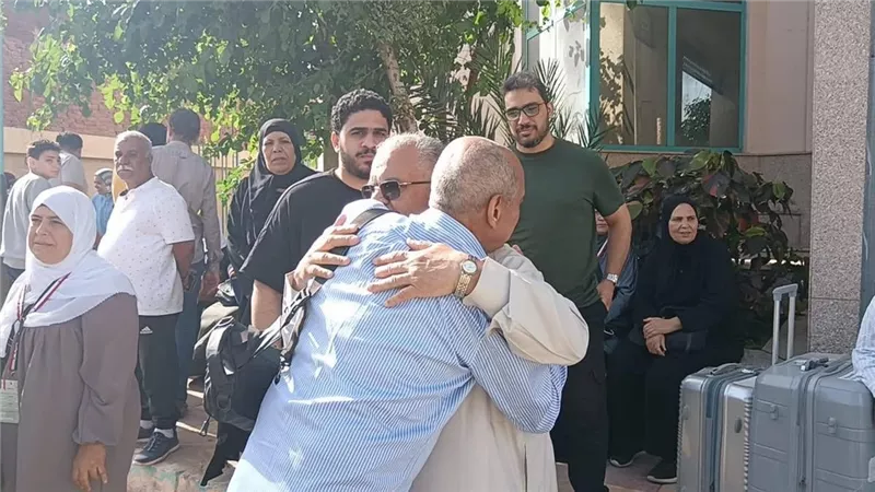 يا رايحين للنبي الغالي هنيالكم وعقبالى الإسماعيليةتودع فوج الحجاج