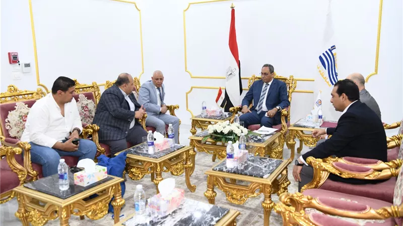 محافظ قنا يبحث مع وفد بنك التنميةالألماني دعم مشروعات الصرف الصحي