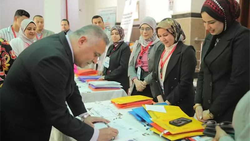 رئيس جامعة السويس يفتتح المؤتمر الطلابي السابع لكلية العلوم