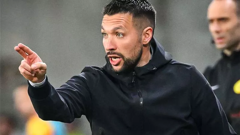فى مشهد مؤثر..بكاء لاعبى أياكس ومدربهم بعد خسارة الدورى الهولندى