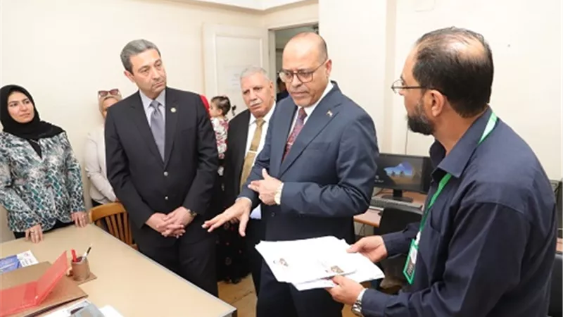 وزير العمل يحث العاملين 