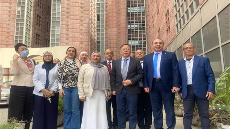 وفد صيني يزور قصرالعيني الجديد لتعزيز التعاون في إدارة المستشفيات