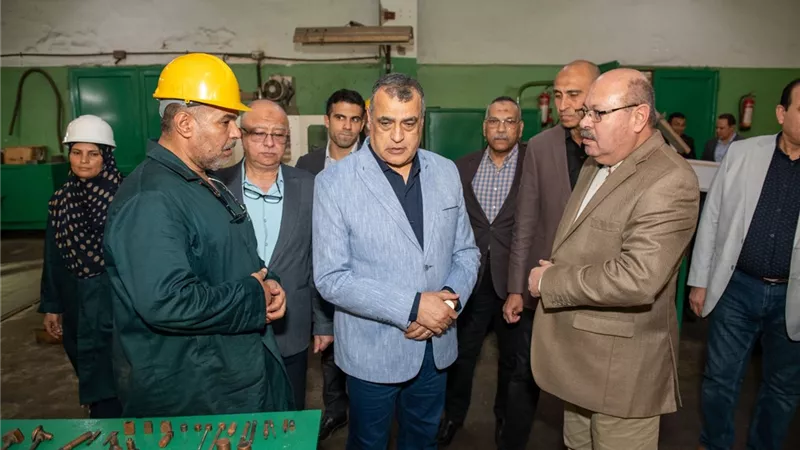 الإنتاج الحربي يتابع مراحل التصنيع بشركة حلوان للصناعات الهندسية