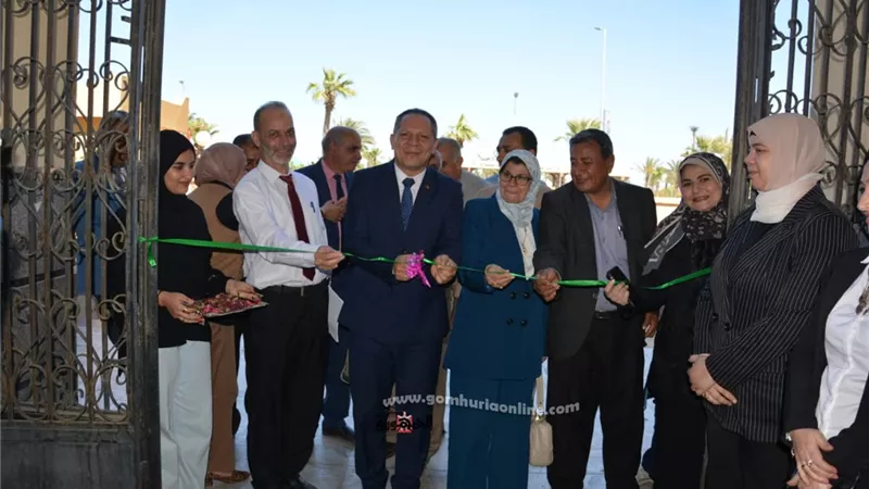 رئيس جامعة دمياط يفتتح المعرض البيئي بكلية العلوم