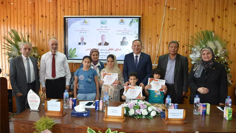 رئيس جامعة دمياط يشهد ندوة الوعي البيئي بكلية العلوم
