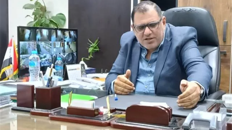 رئيس جهاز الشروق يحيل 4 موظفين وسمسار للنيابة بتهمة الرشوة.. مستندات