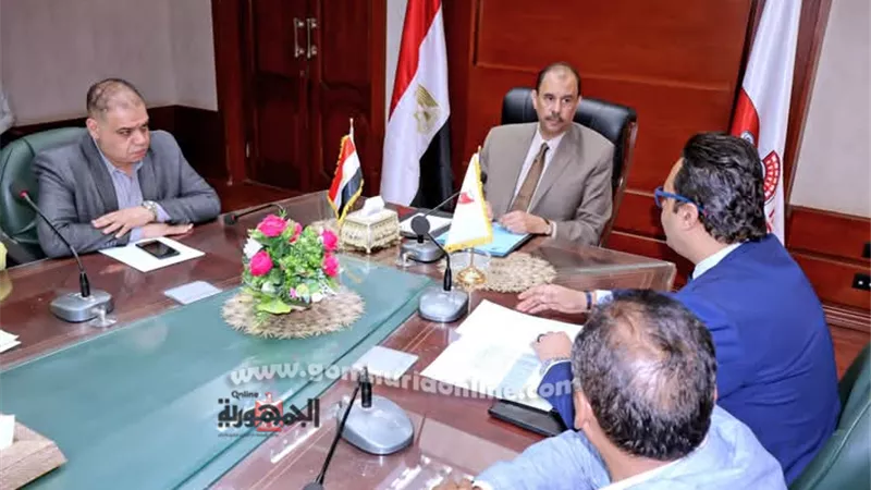 محافظ سوهاج يعقد اجتماعا لبحث عدد من الملفات بقطاع الصحة