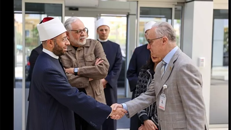 وزير الاوقاف يُثمن جهود مُستشفى أهل مصرلعلاج الحروق