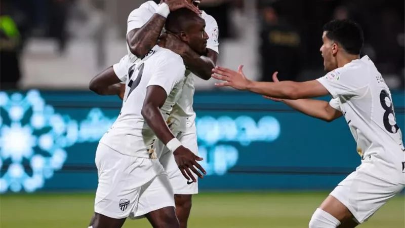 اتحاد جدة يُعاقب الشباب بثلاثية مثيرة فى الدوري السعودي.. شاهد