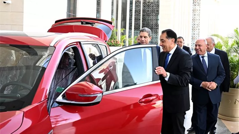 رئيس الوزراء يجتمع مع رئيس شركة 