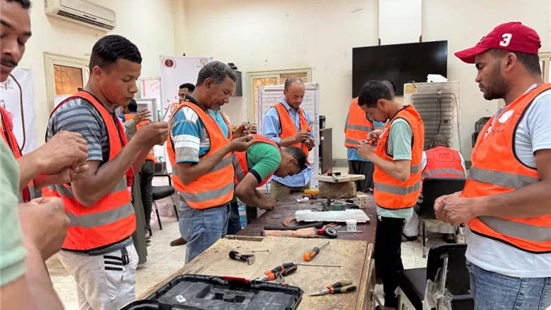 تدريب 40 شابا على صيانة التكييف وتجميع مبردات المياه بقرى إسنا بالأقصر