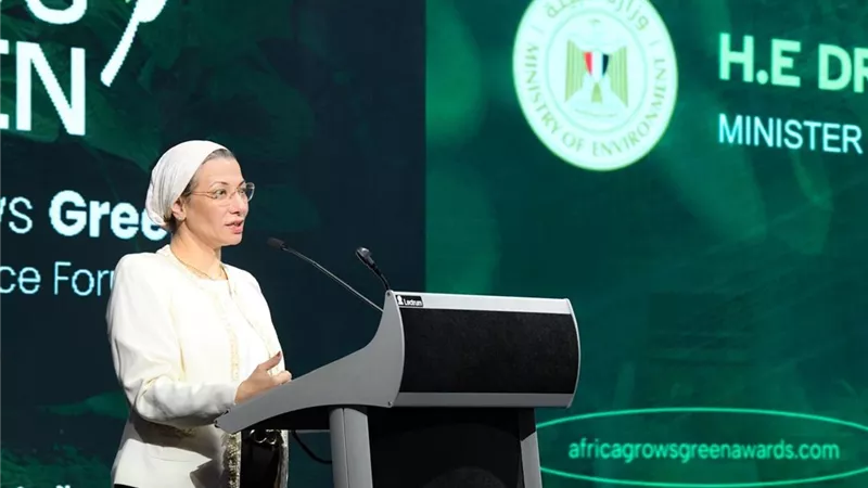 وزيرة البيئة تدعو للعمل المشترك لتنفيذ مشروعات خضراء قابلة للتطوير