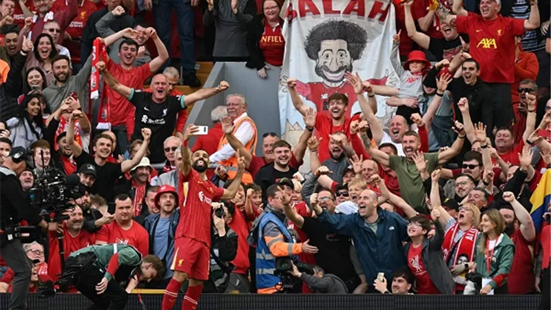 محمد صلاح أفضل لاعب في الدوري الإنجليزي.. 