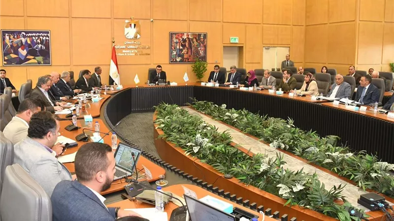 وزير الإسكان يوجه بسرعة تسليم مشروعات المياه في دمياط والغربية