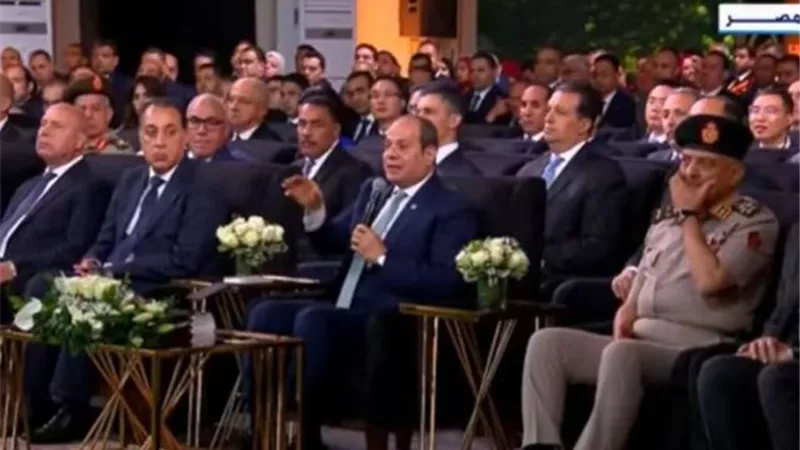 السيسي يفتتح مجمع المصالح الحكومية الذكي بالوادي الجديد 