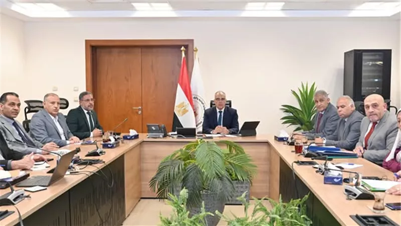 وزير الري يتابع تحسين إدارة المياه بالتحول لإستخدام 
