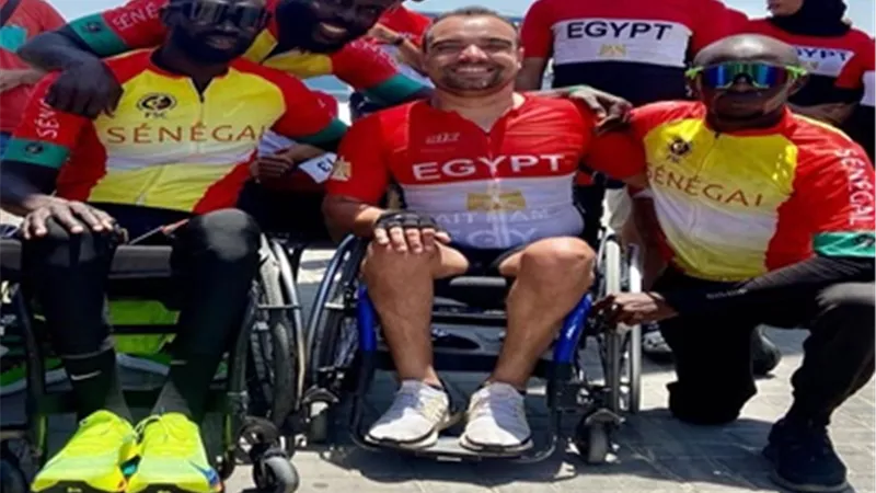 تجارة عين شمس تكرّم البطل العالمي هيثم عبد الشافي