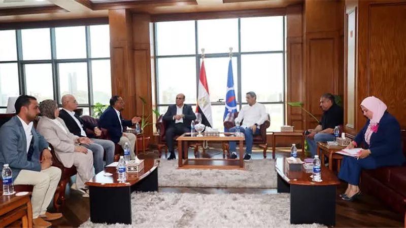 محافظ السويس يستقبل أعضاء مجلسي النواب والشيوخ