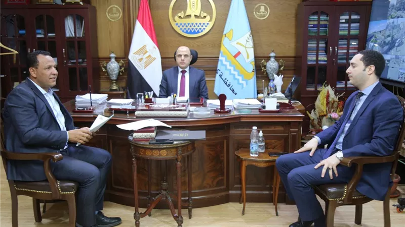 عبد المعطى يناقش مشاكل الدوائر مع أعضاء مجلسي النواب والشيوخ