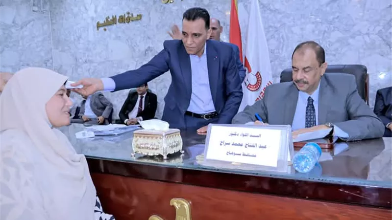 محافظ سوهاج يعقداللقاءالجماهيري الأسبوعي للاستماع شكاوى المواطنين