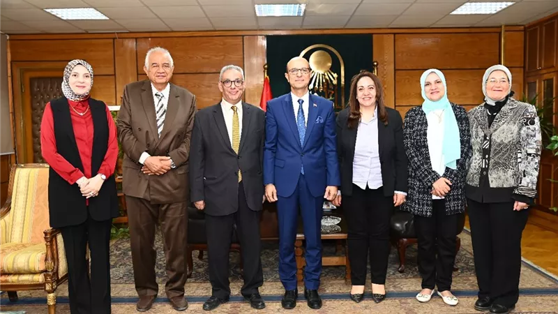 الدكتور المنشاوي يستقبل الأمين العام المساعد لرابطة الجامعات