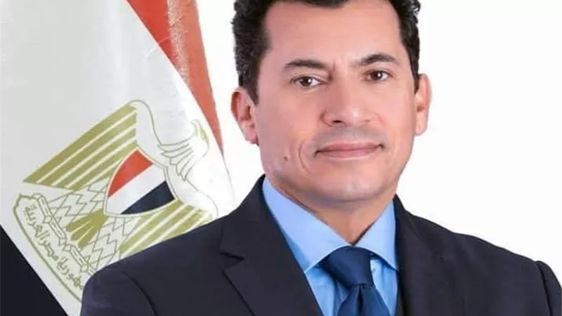 وزير الشباب يهنئ اتحاد السباحة والبطل عبد الرحمن سامح لتأهله لبطولة العالم بسنغافورة 2025