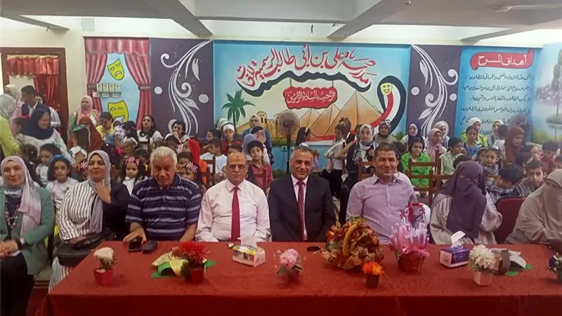 مدير تعليم العبور يشهد حفل تخرج رياض الاطفال