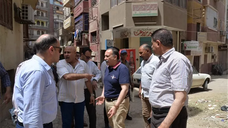 محافظ أسيوط يتابع ميدانيًا أعمال رصف شارع 26 يوليو بـ 7.5 مليون جنيه