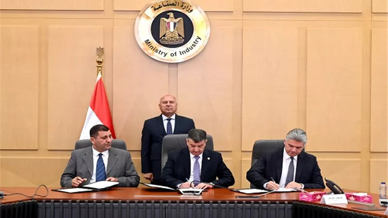 كامل الوزير يشهد توقيع عقد تنفيذ إعادة تأهيل الترام بالاسكندرية