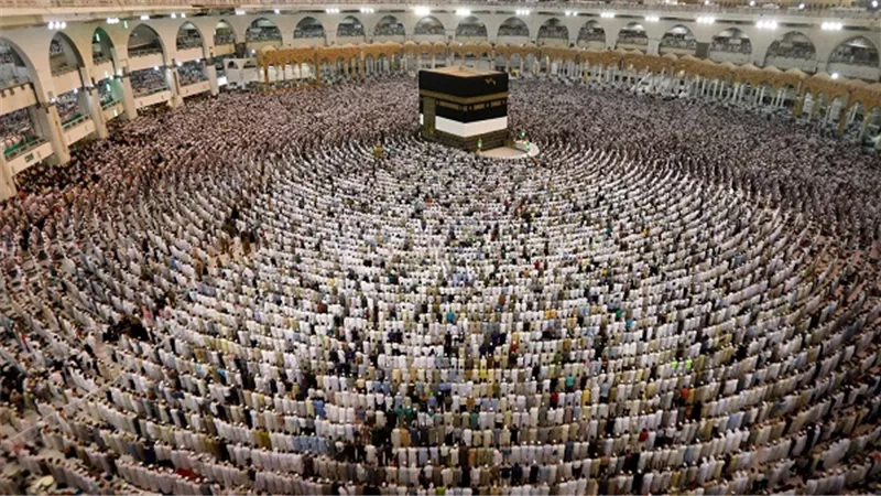 فتاوى النساء..الضوابط الشرعية لثياب المرأة اثناء الحج