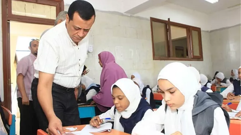 مدير تعليم سوهاج يتابع انتظام امتحانات نهاية الفصل الدراسي الثاني