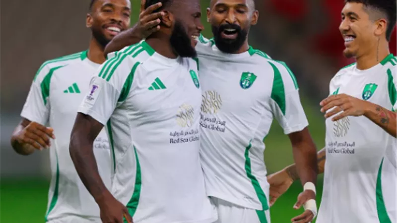 الدوري السعودي.. موعد مباراة الأهلي والاتفاق والقناة الناقلة